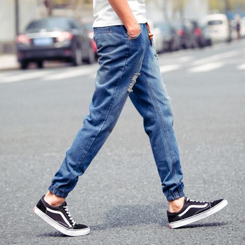 Как называются женские джинсы с резинкой внизу? Как называются мужские джинсы с резинкой внизу?
