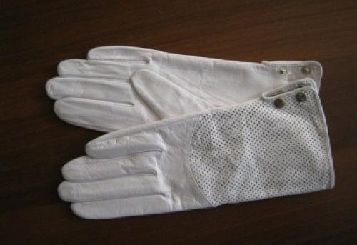 Как и чем почистить белые кожаные перчатки в домашних условиях. Как почистить белые кожаные перчатки