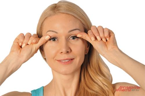 Упражнения от мешков вокруг глаз и рекомендации хирурга. Чем стереть морщинки у глаз? Комплекс упражнений по фейсфитнесу
