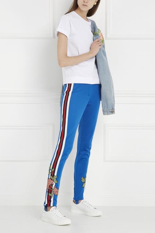 Женские брюки с лампасами. Женские спортивные штаны с лампасами: стильные образы